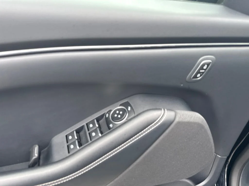 Used 2025 Black Ford Select image 16