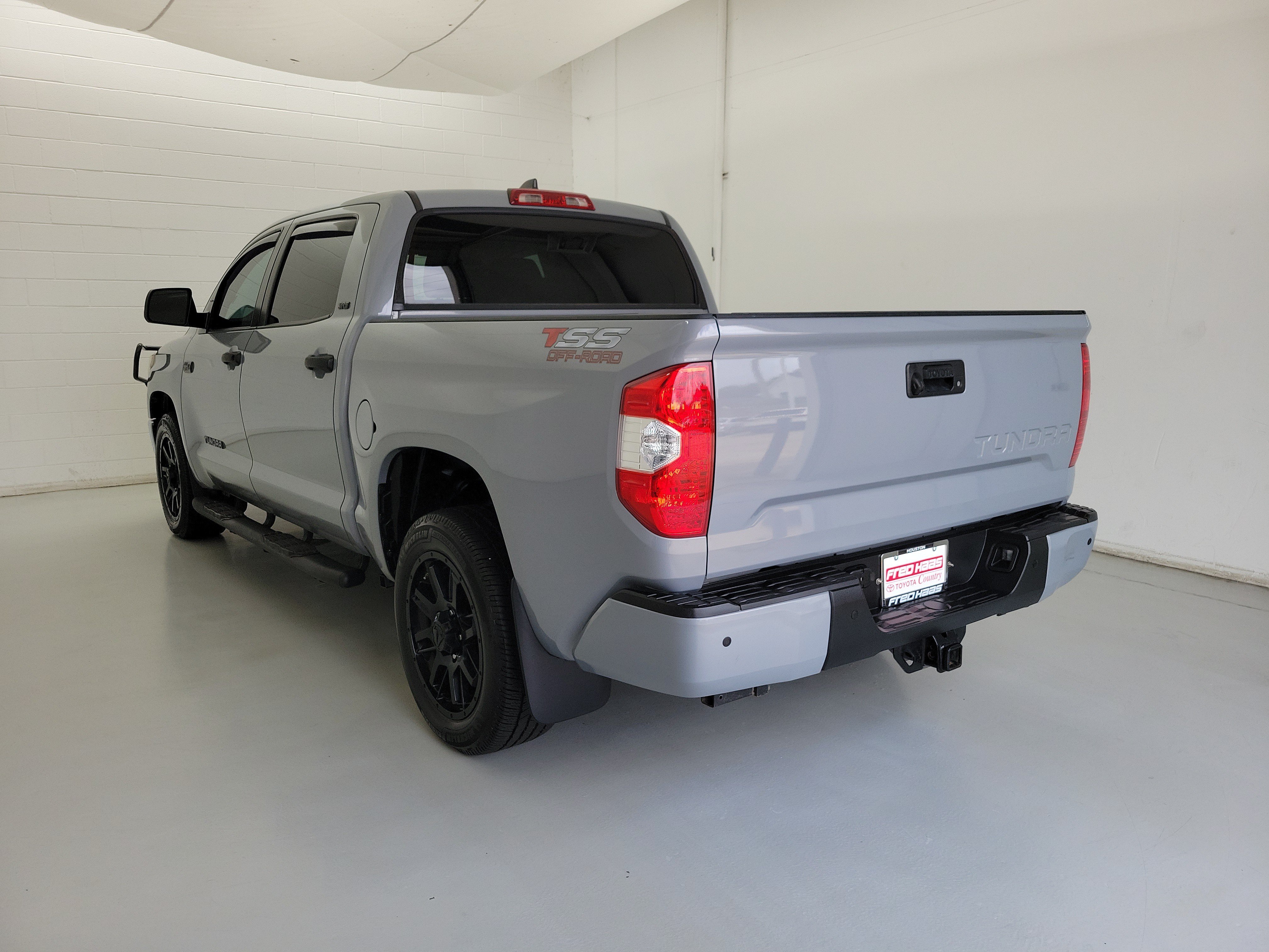 Used 2021 Cement Toyota SR5 image 7