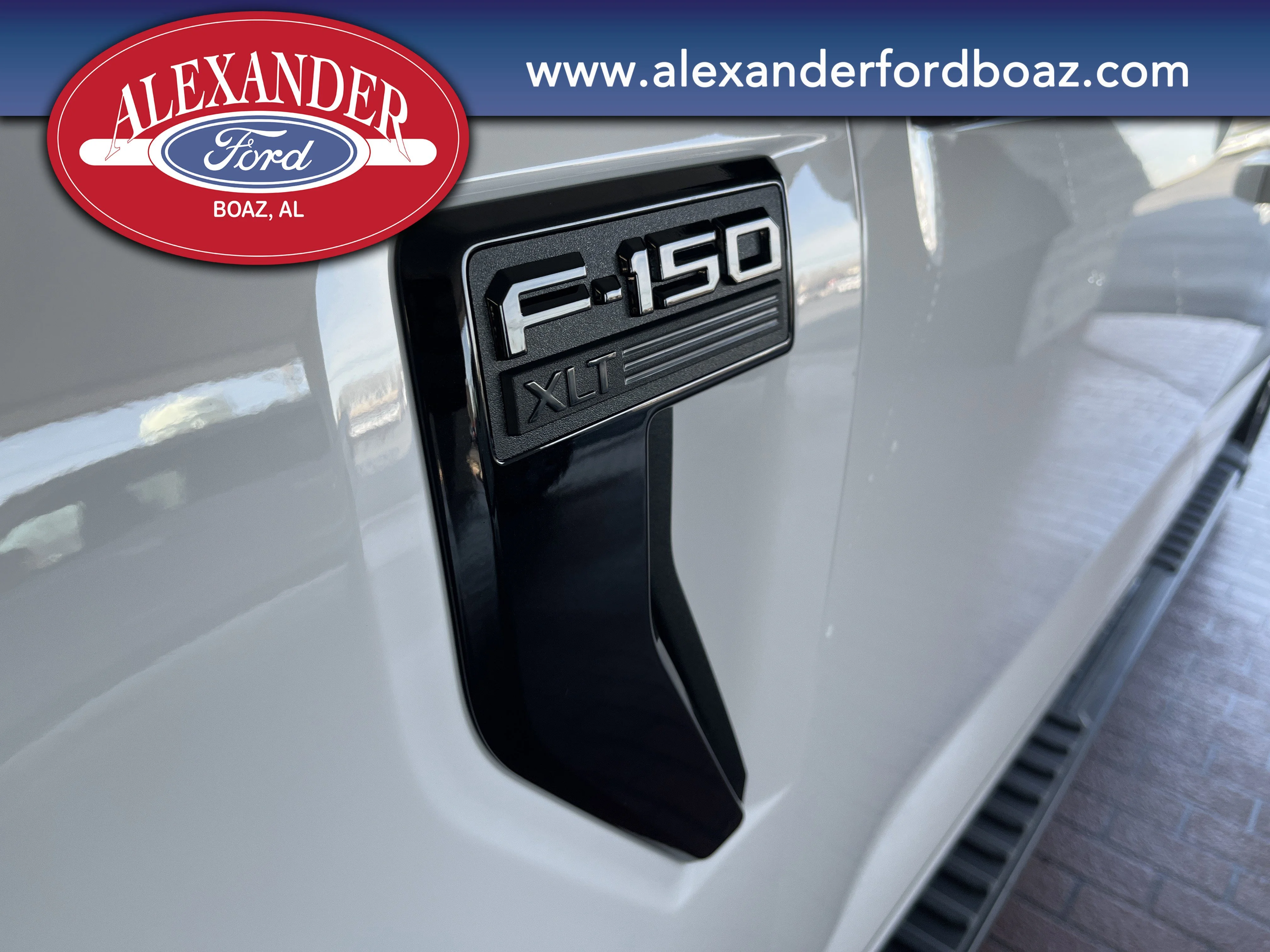 New 2026 Oxford White Ford XLT image 7
