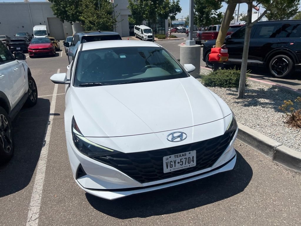 Used 2023 White Hyundai Blue image 4