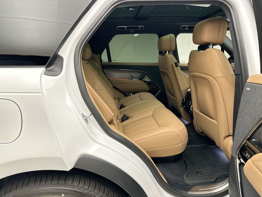 New 2026 Fuji White Land Rover SE image 7