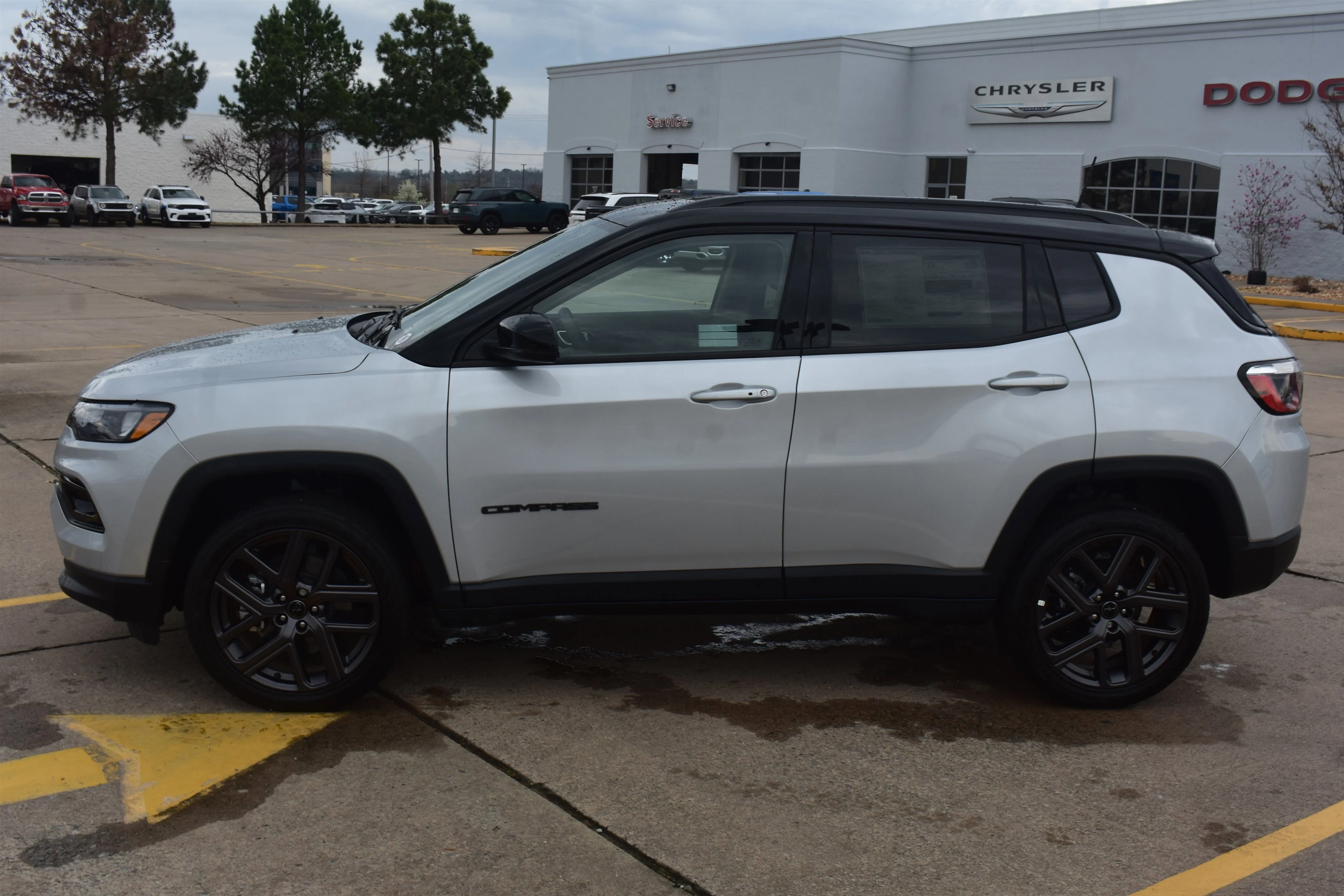 New 2026 Silver Zynith Metallic Clearcoat Jeep Limited Altitude image 9