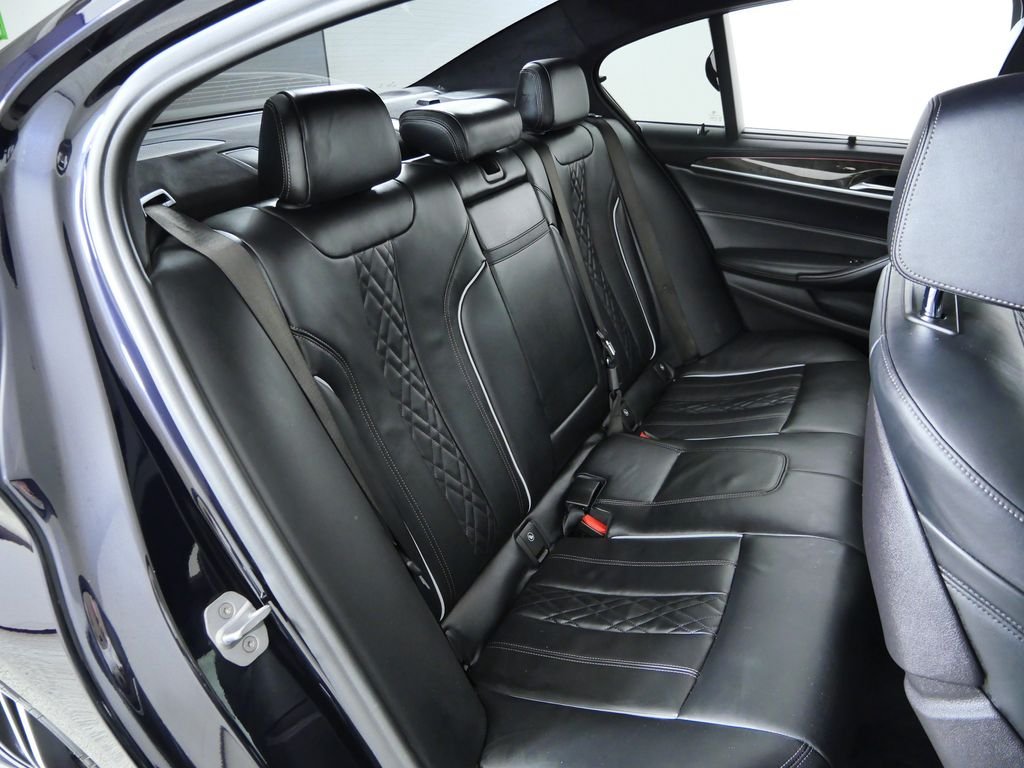 Used 2018 Carbon Black Metallic BMW M550i xDrive image 24
