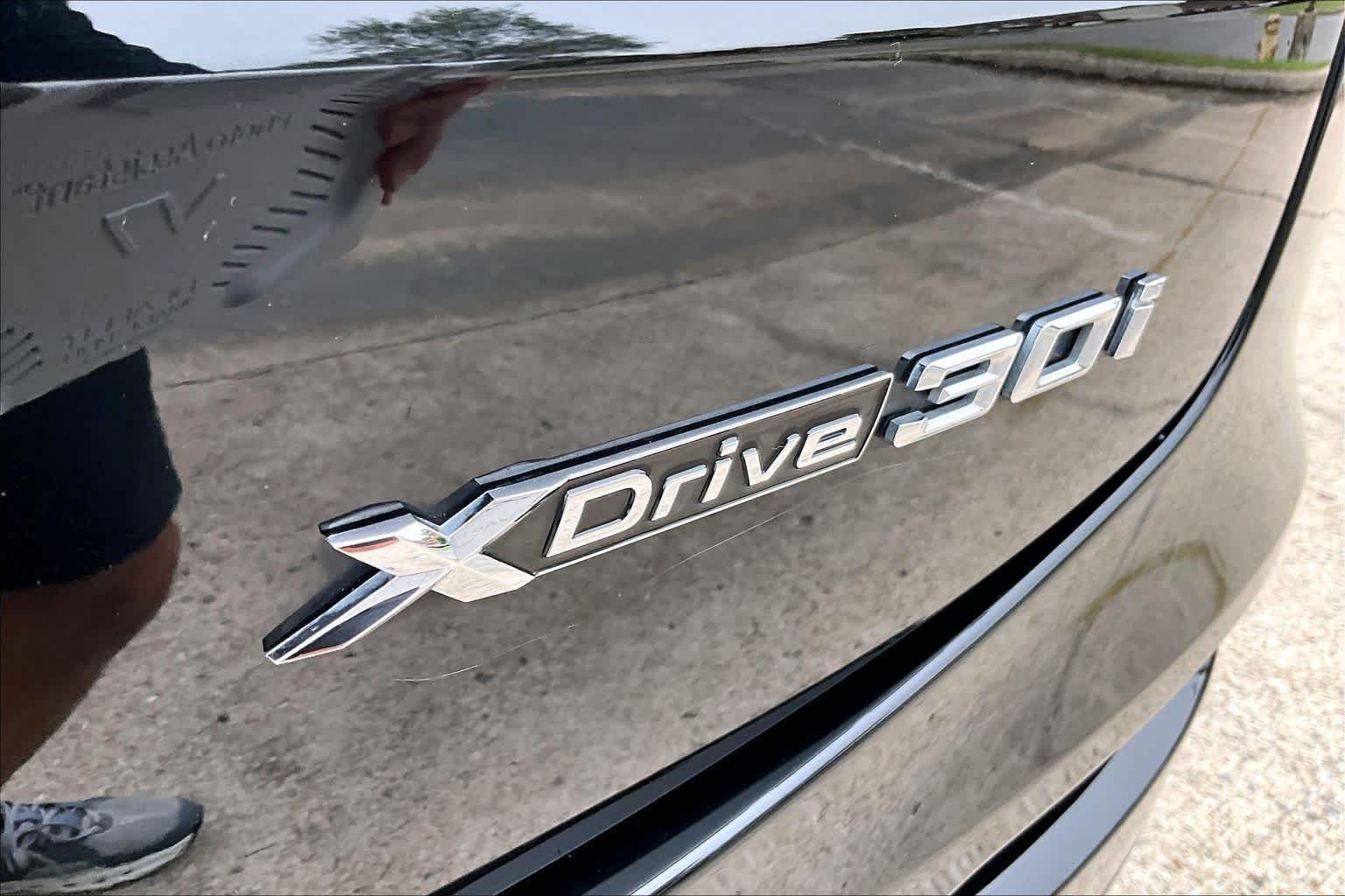 Used 2019 Jet Black BMW xDrive30i image 10
