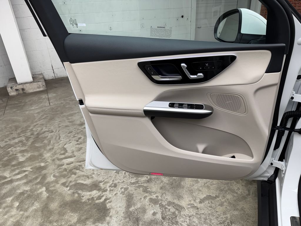 New 2026 White Mercedes-Benz GLC 300 image 9