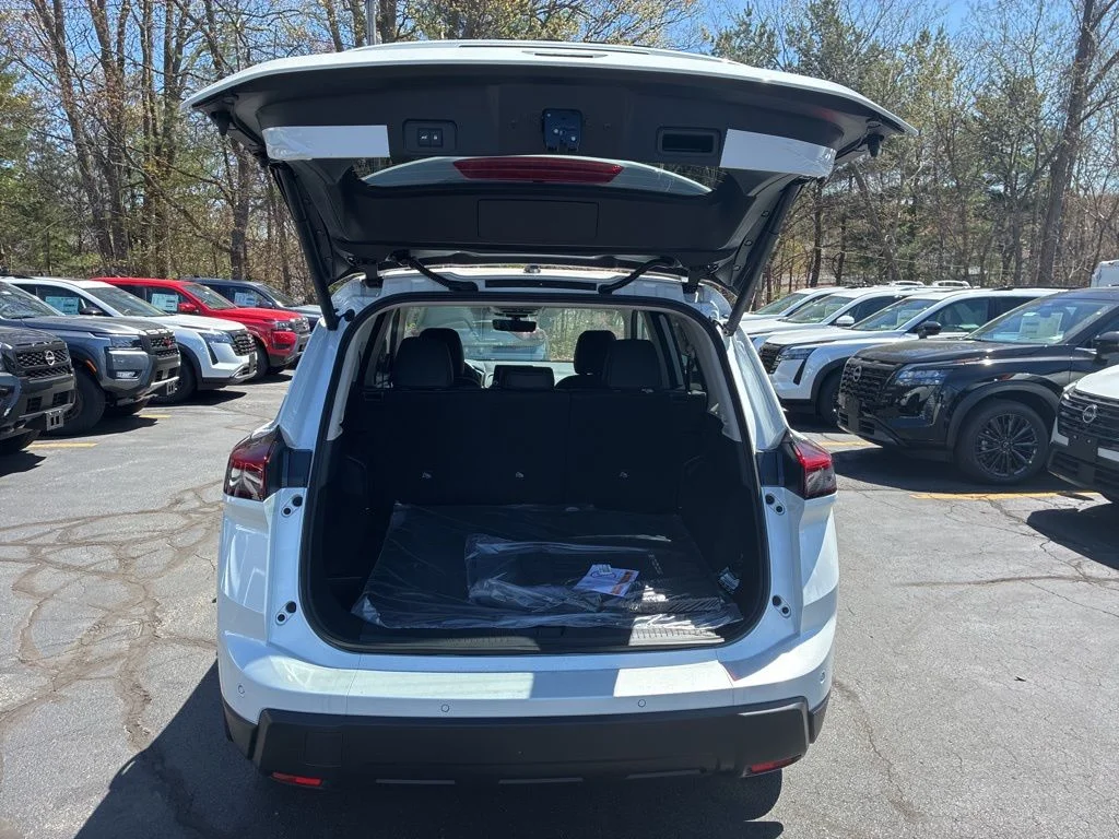 New 2026 Everest White Pearl TriCoat Nissan Dark Armor™ image 13