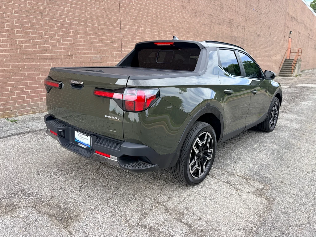 Used 2025 Rockwood Green Hyundai Limited image 5