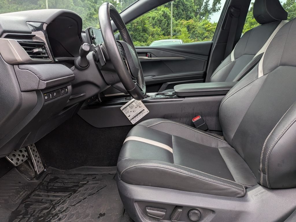 Certified Used 2025  Toyota SE image 10