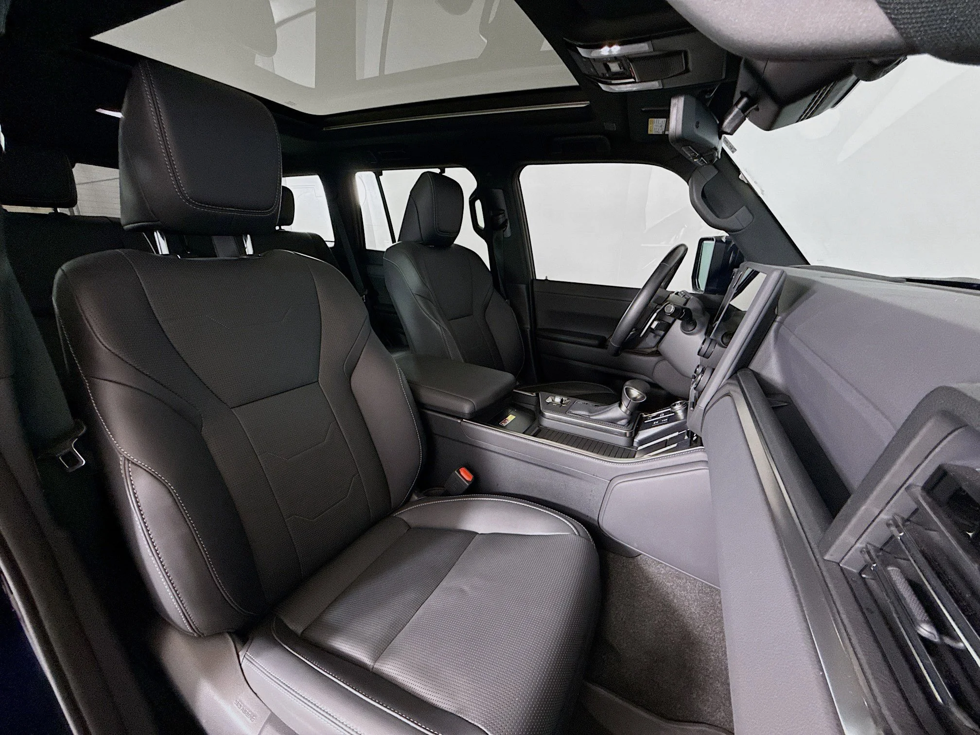Certified Used 2025 NIGHTFALL MICA Lexus 550 Luxury+ image 28