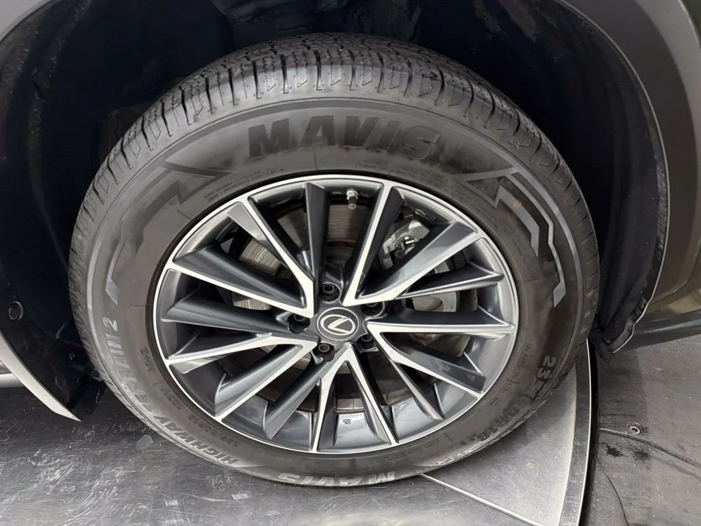 Used 2022 Green Lexus 250 Base image 9