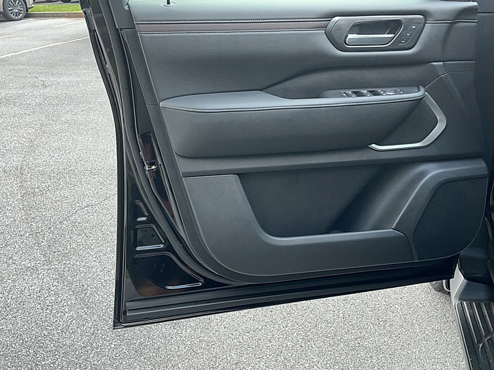 New 2026 Super Black Nissan Platinum image 6