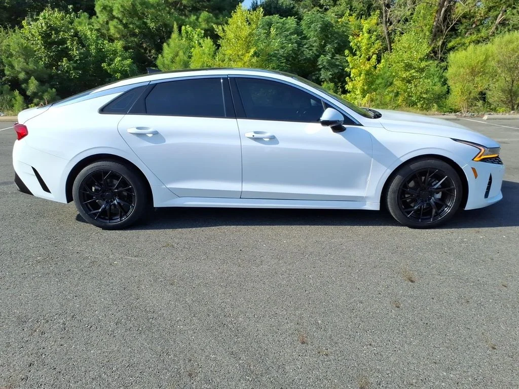 Used 2022 White Pearl Kia EX image 2