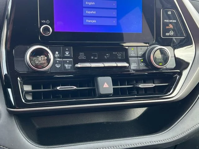 2025 Toyota Highlander LE - Photo 27