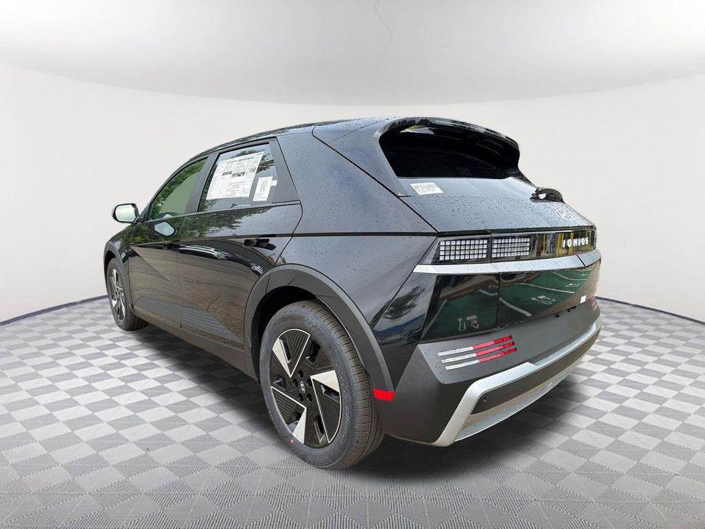 New 2026 Black Hyundai SE image 7