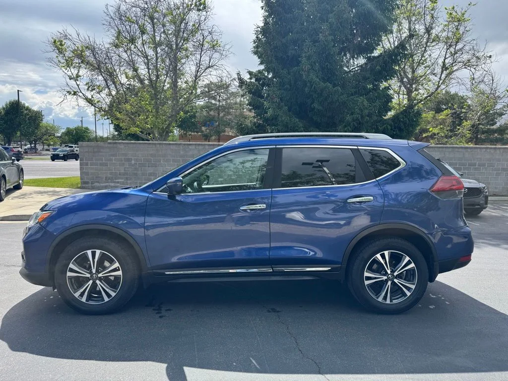 Used 2018 Blue Nissan SL image 7
