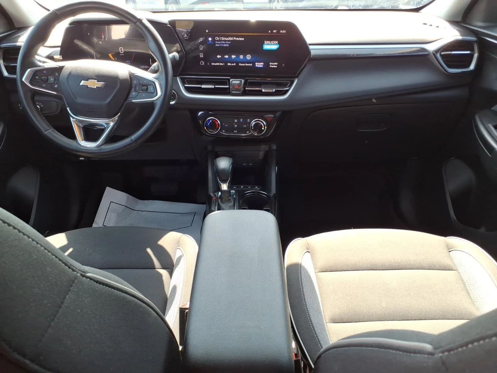 Used 2024 Summit White Chevrolet LT image 14