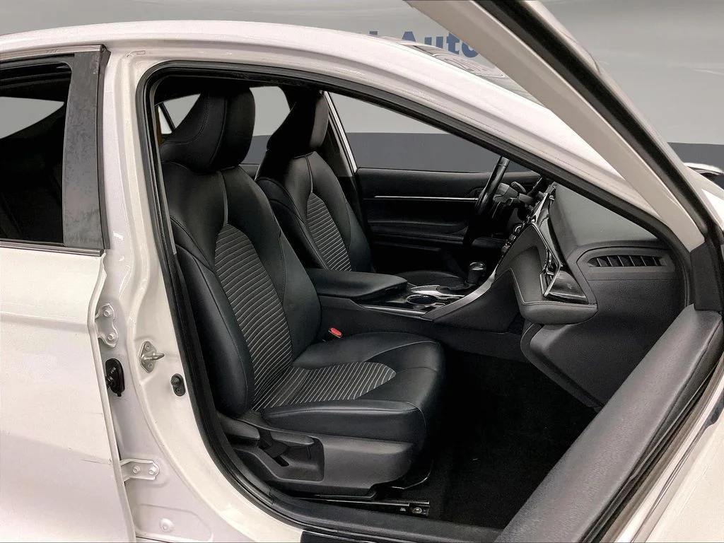 Used 2020 White Toyota SE image 10