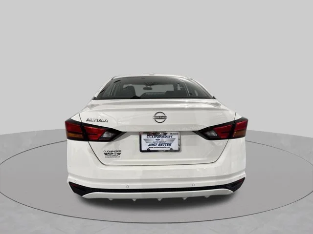 Used 2025 White Nissan 2.5 SV image 8