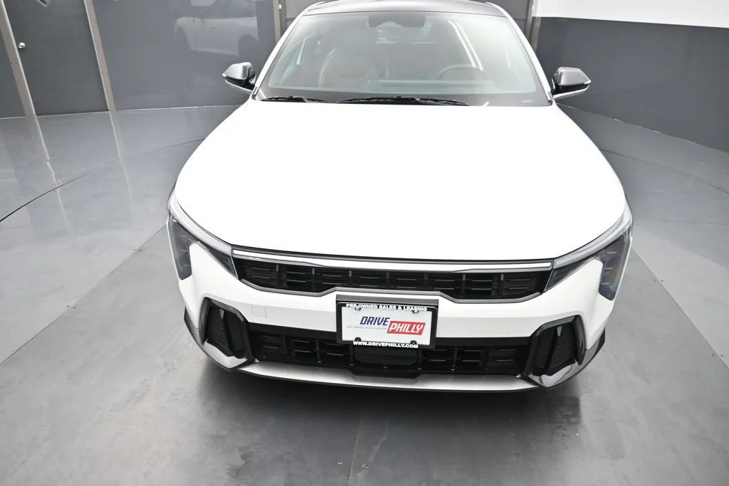 Used 2025 White Kia GT-Line image 12