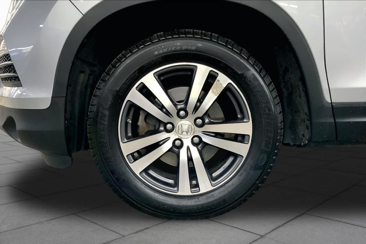 Used 2017 Lunar Silver Metallic Honda EX-L image 11