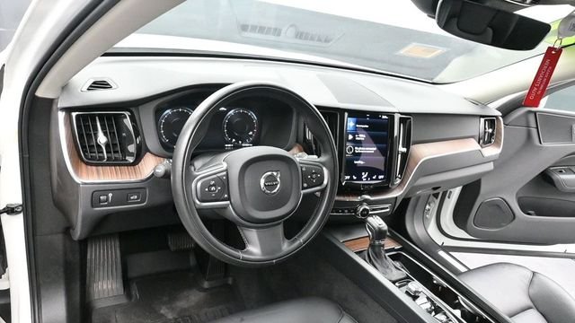 Used 2021 White Volvo T6 Momentum image 27