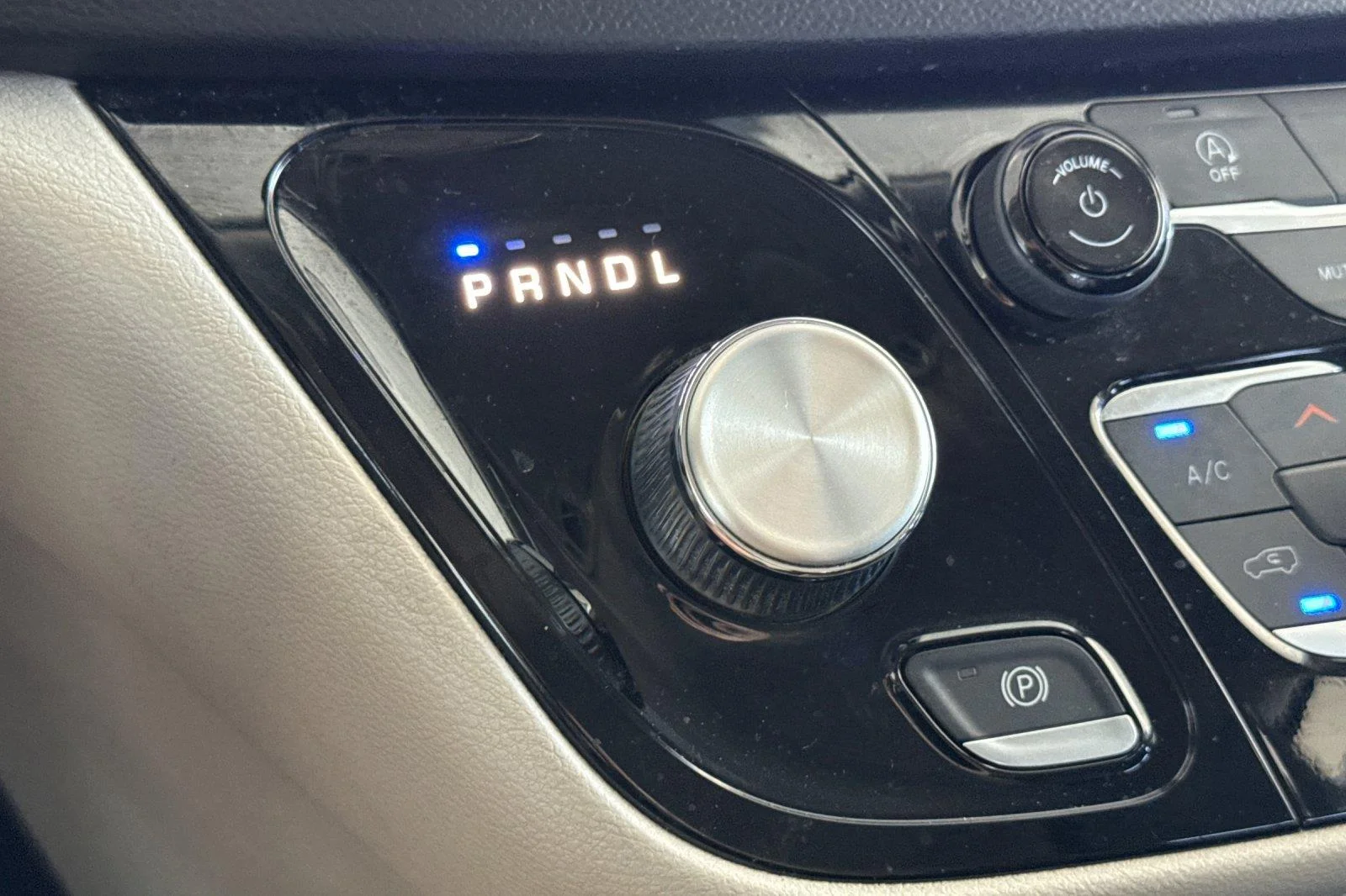 Used 2022 Brilliant Black Crystal Pearlcoat Chrysler LX image 23