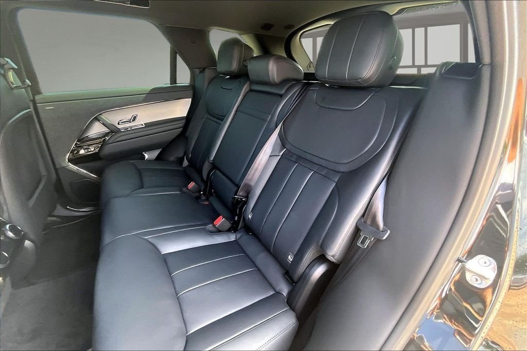 New 2026 Santorini Black Metallic Land Rover SE image 10