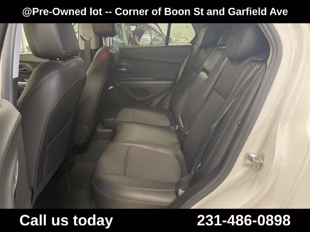 Used 2022 Summit White Chevrolet LT image 21
