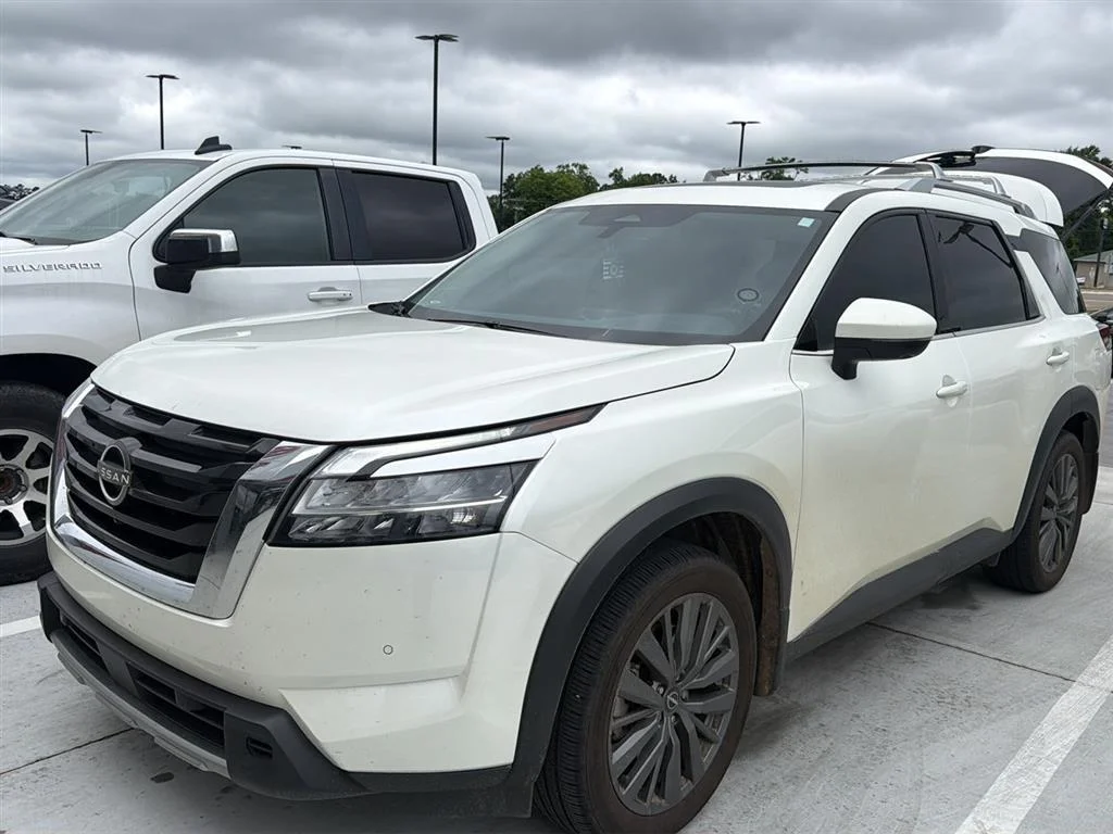 Used 2024 Pearl White Tricoat Nissan SL image 2