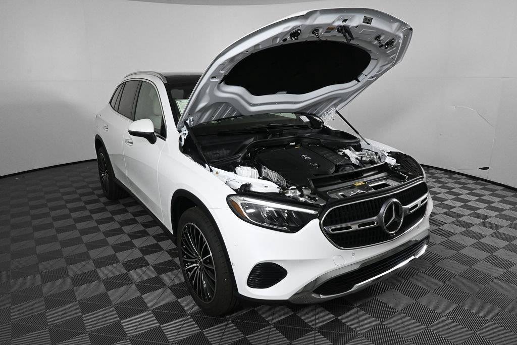 New 2027 MANUFAKTUR Moonlight White Metallic Mercedes-Benz GLC 300 image 70