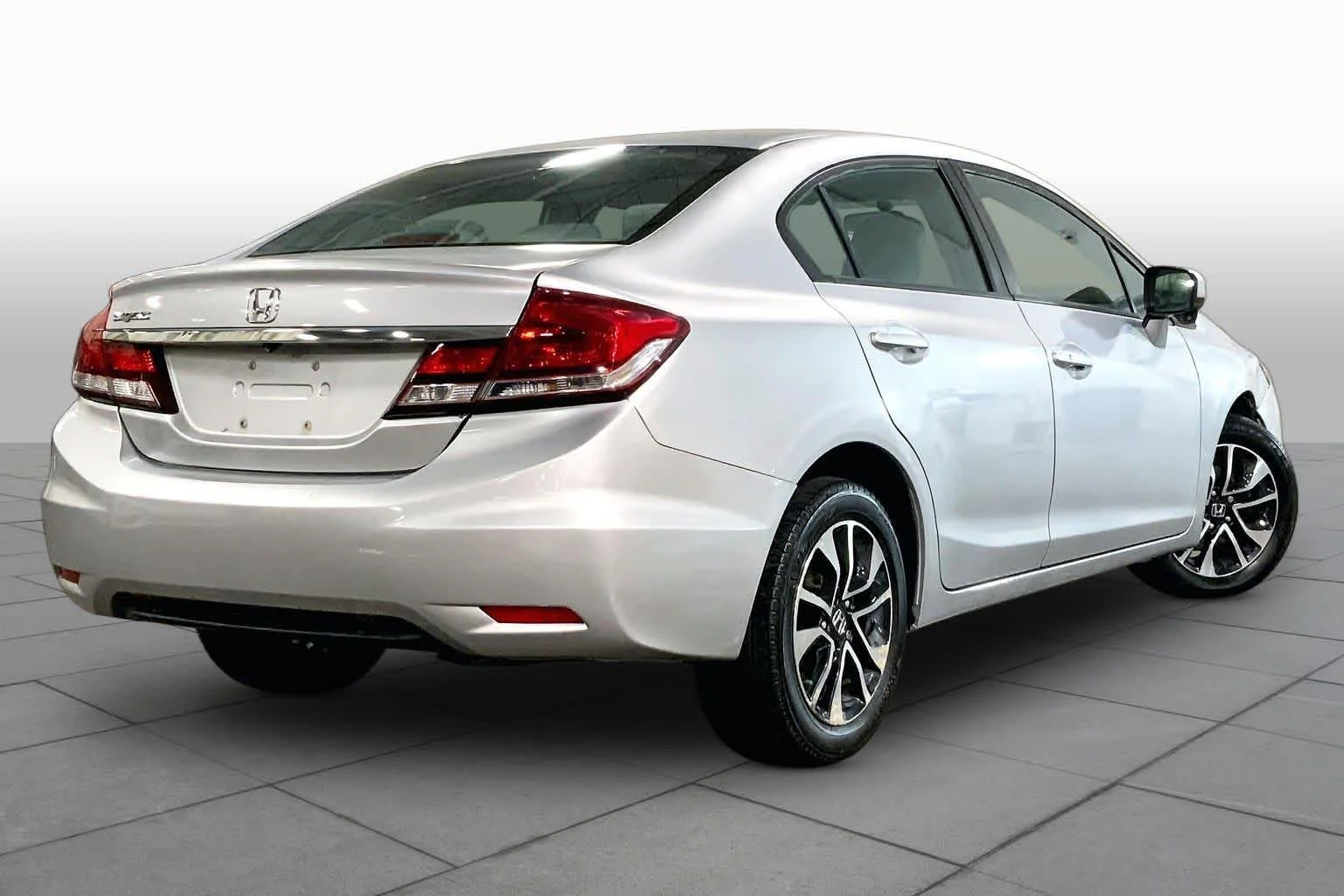 Used 2015 Alabaster Silver Metallic Honda EX image 13