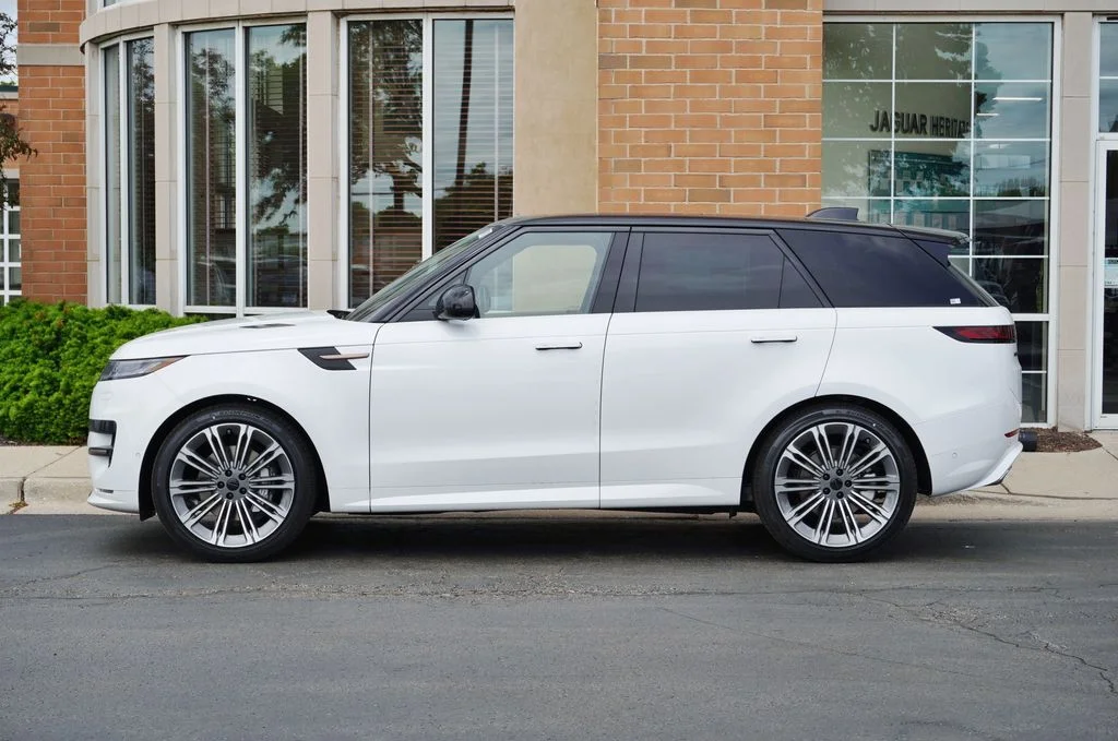 New 2026 Ostuni Pearl White Land Rover Dynamic SE image 2