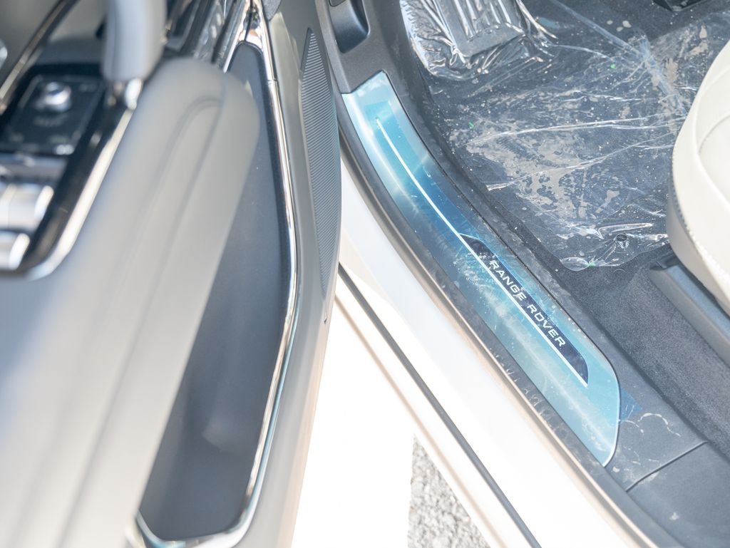 New 2026 Fuji White Land Rover Dynamic SE image 16