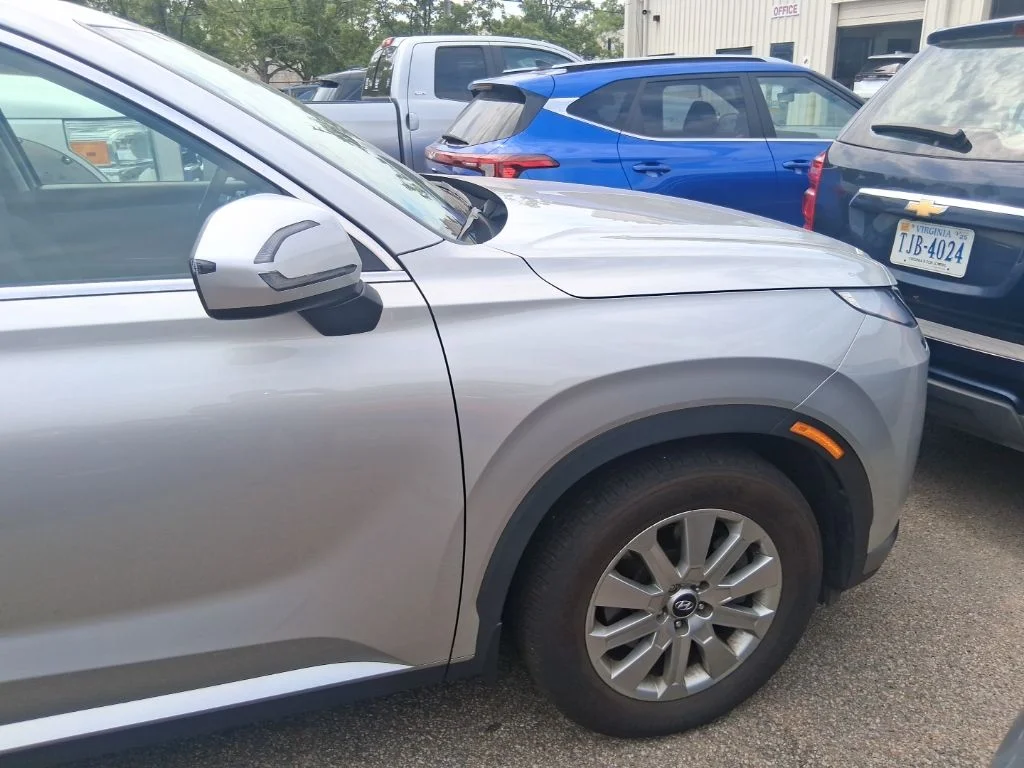Used 2023 Silver Hyundai SE image 11