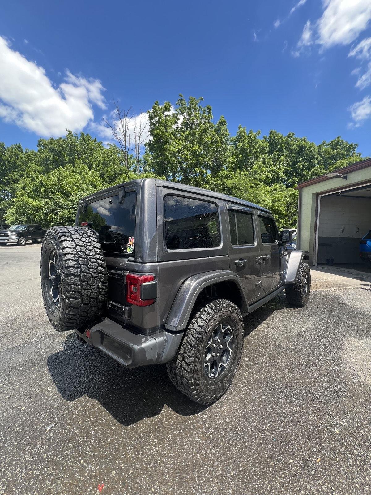 Used 2021 GRANITE CRYSTAL METALLIC CLEARCOAT JEEP UNLIMITED RUBICON image 3
