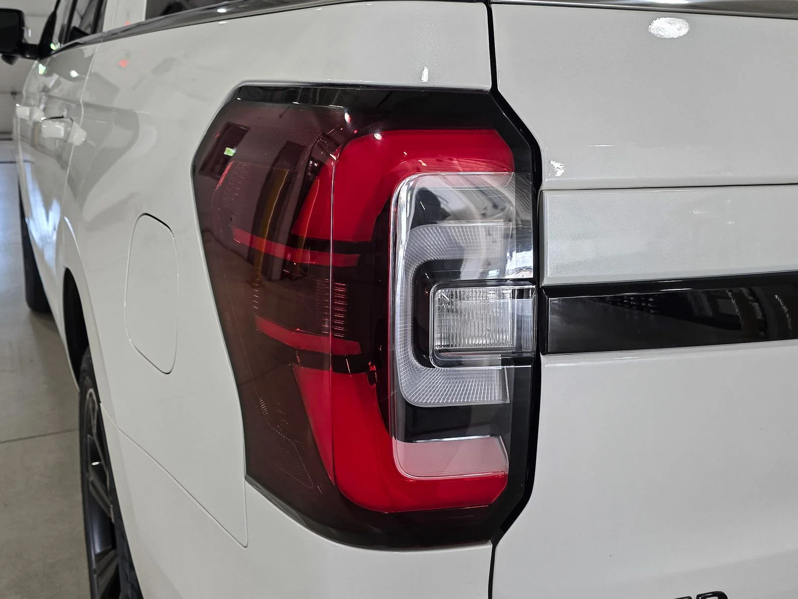 Used 2023 White Metallic Ford Limited image 15