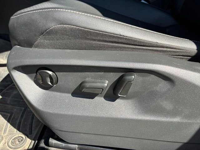 Used 2019 White Volkswagen 2.0T SE image 11