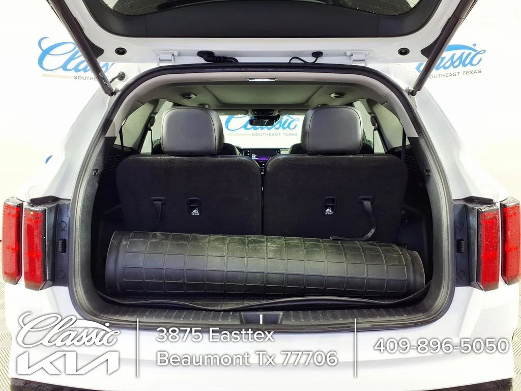 Used 2023 White Kia SX image 10