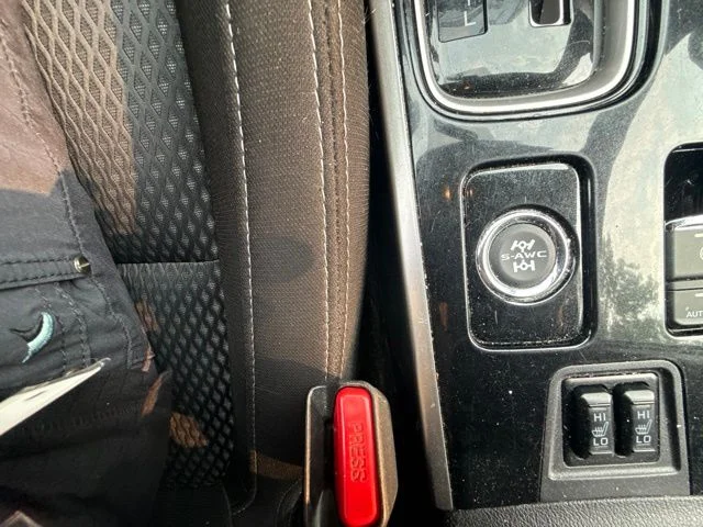 Used 2018 Rally Red Metallic Mitsubishi LE image 15