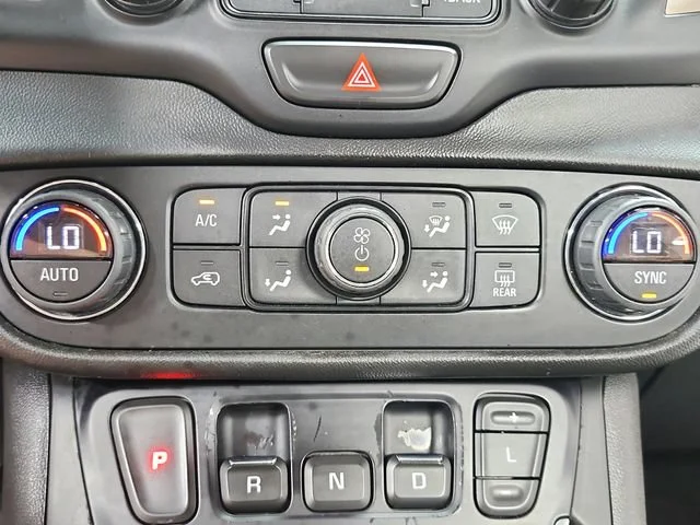Used 2019 RED QUARTZ TINTCOAT GMC Denali image 35