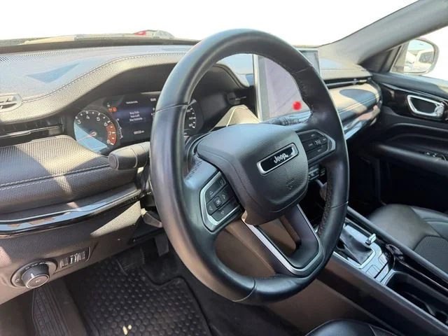 Used 2022 Gray Jeep Latitude image 16
