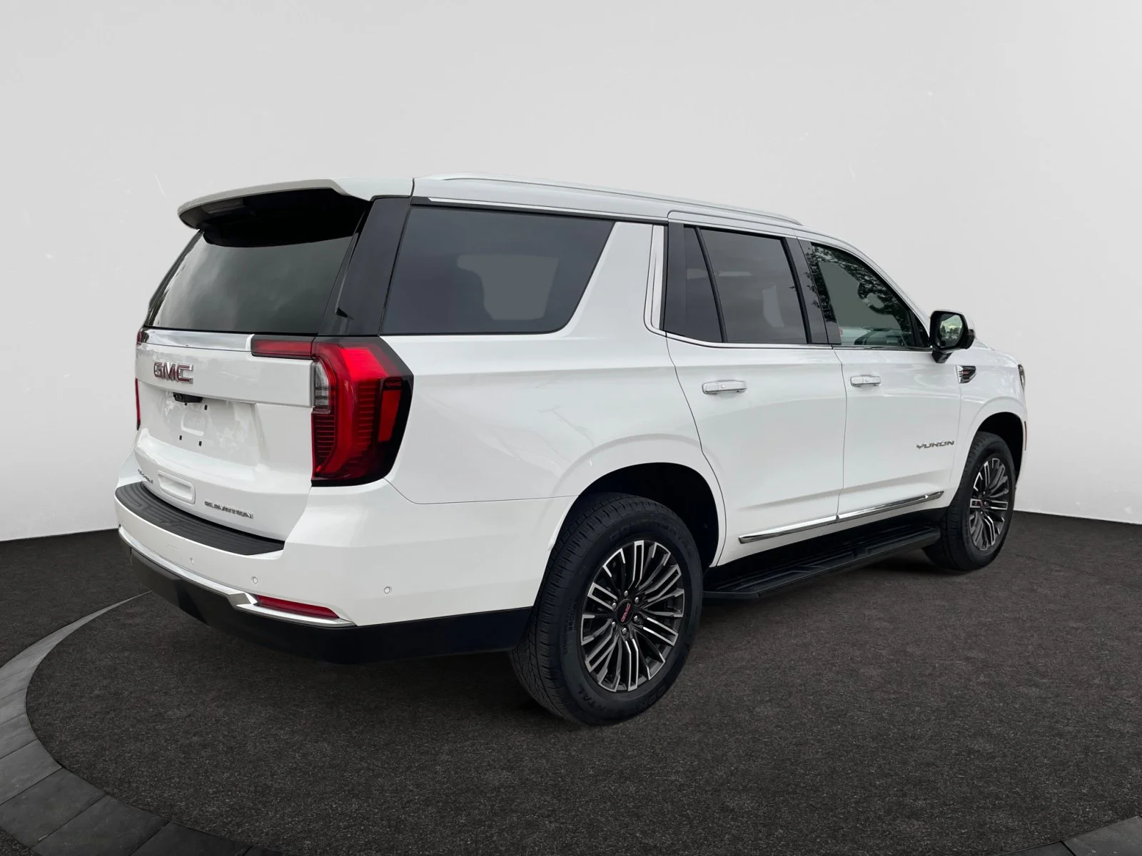 Used 2026 Summit White GMC Elevation 4WD Leather Sunroof Super Cruise Rear Media image 5