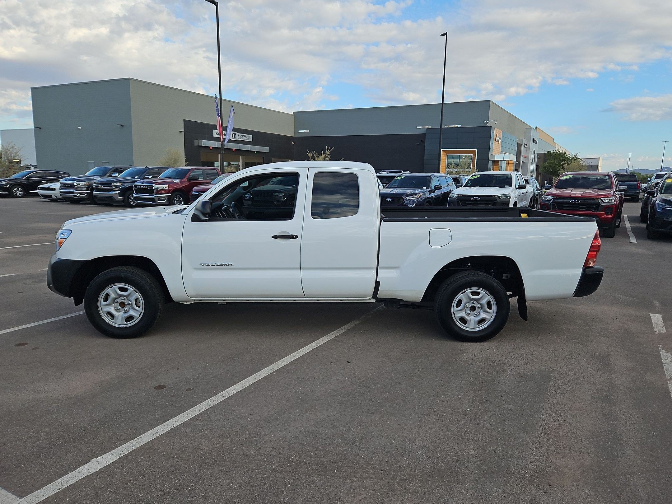 Used 2015 White Toyota BASE image 2