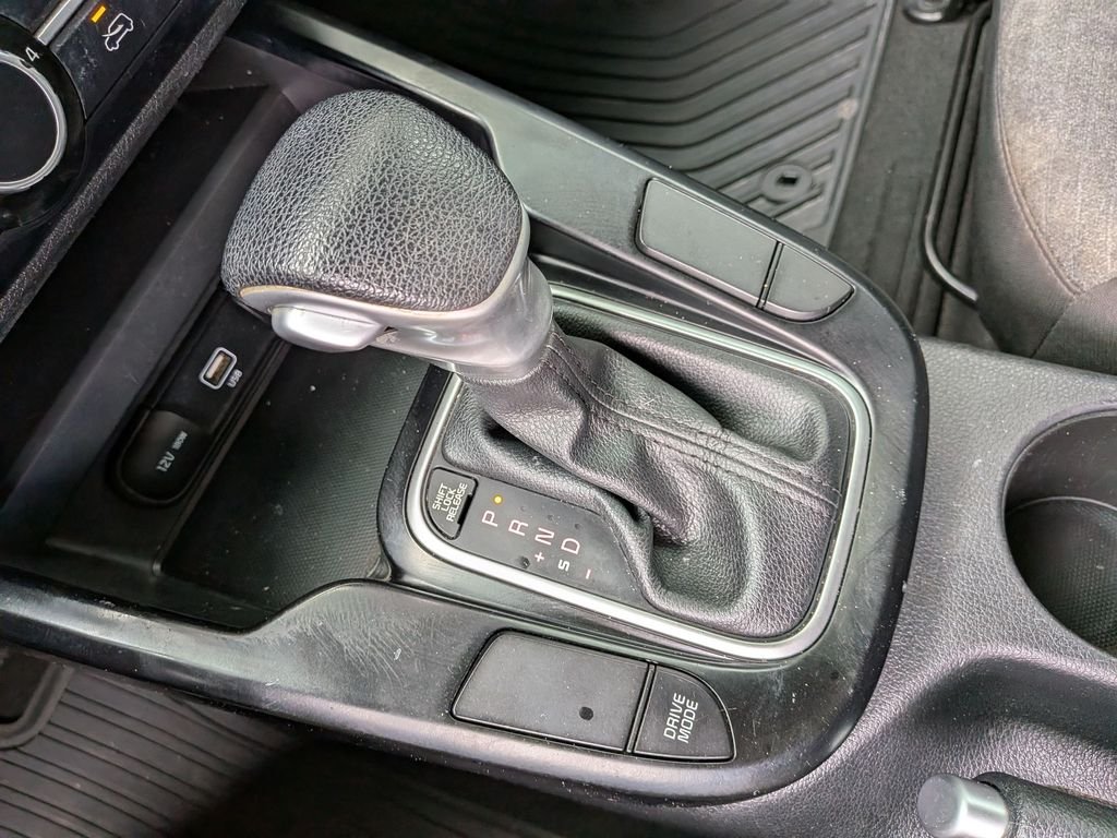 Used 2020 White Kia S image 16