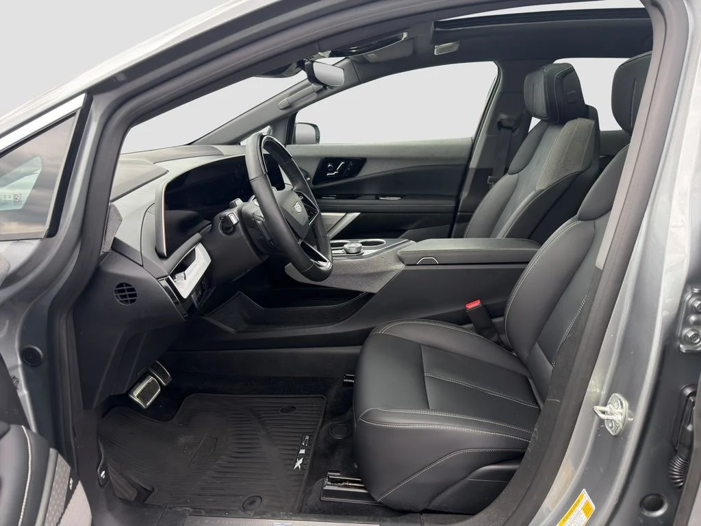 Used 2025 Silver Cadillac Luxury image 25
