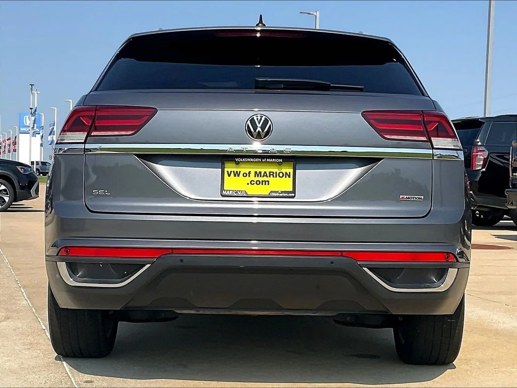 Used 2021 Gray Volkswagen 2.0T SEL image 3