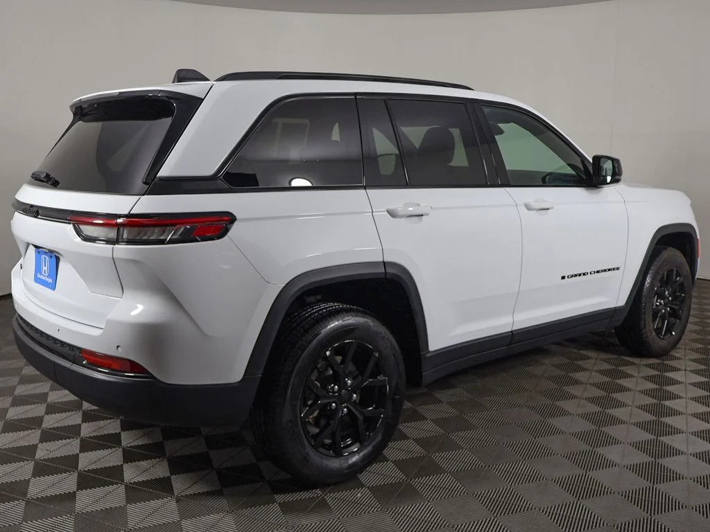 Used 2025 Bright White Clearcoat Jeep Altitude image 9