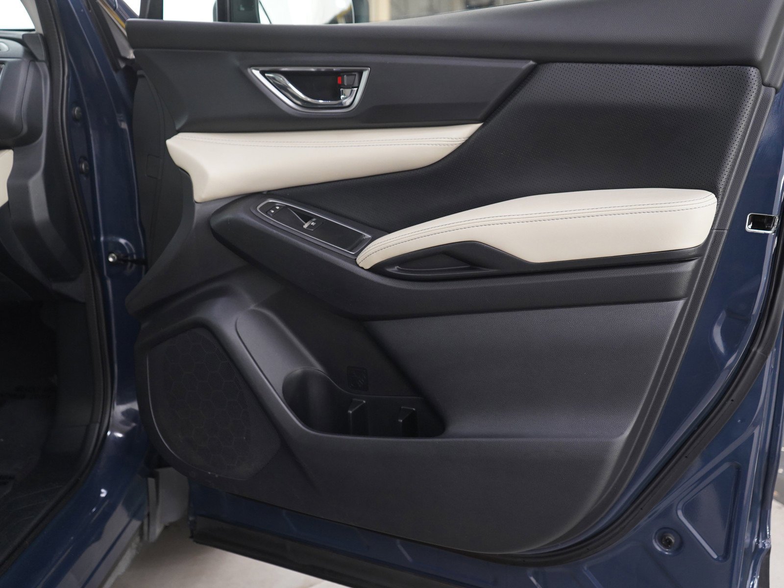 Used 2023 Cosmic Blue Pearl Subaru Limited image 9