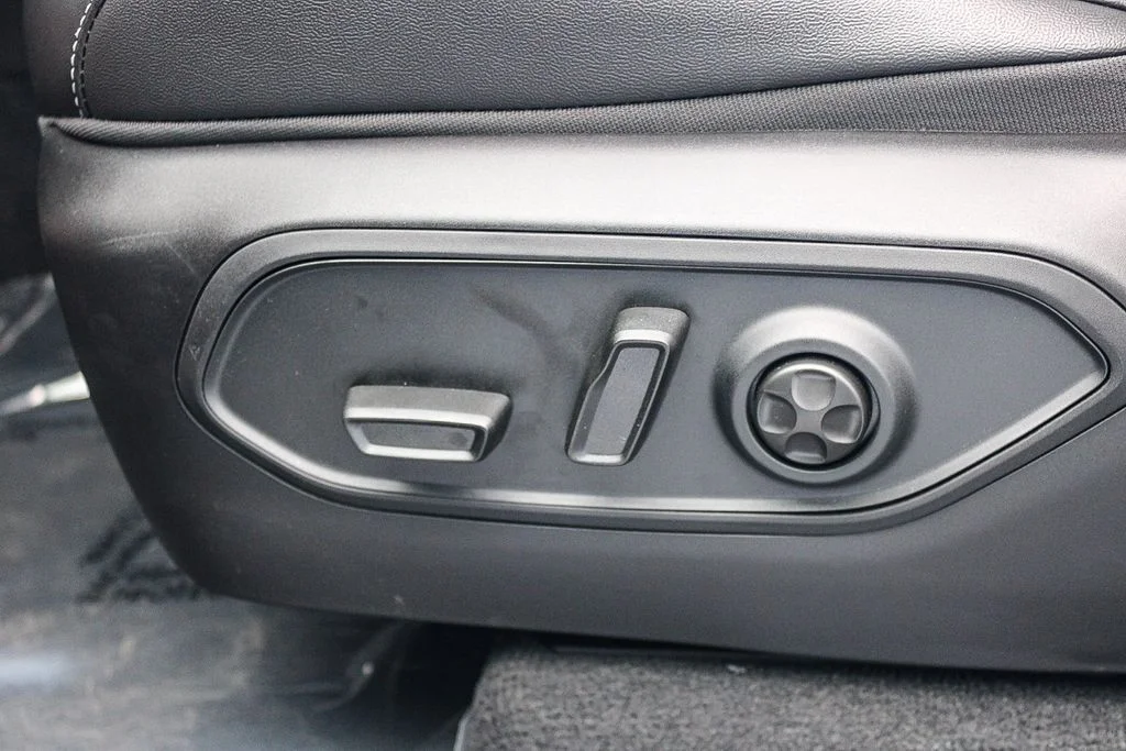 New 2026 Gray Jeep Altitude image 21