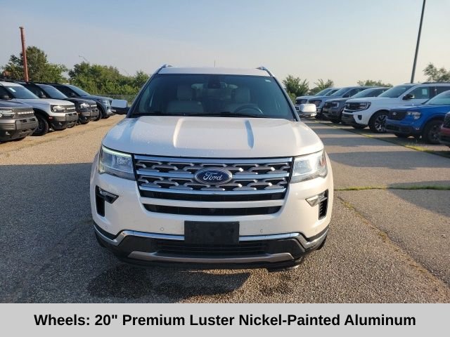 Used 2018 White Platinum Clearcoat Metallic Ford Limited image 18